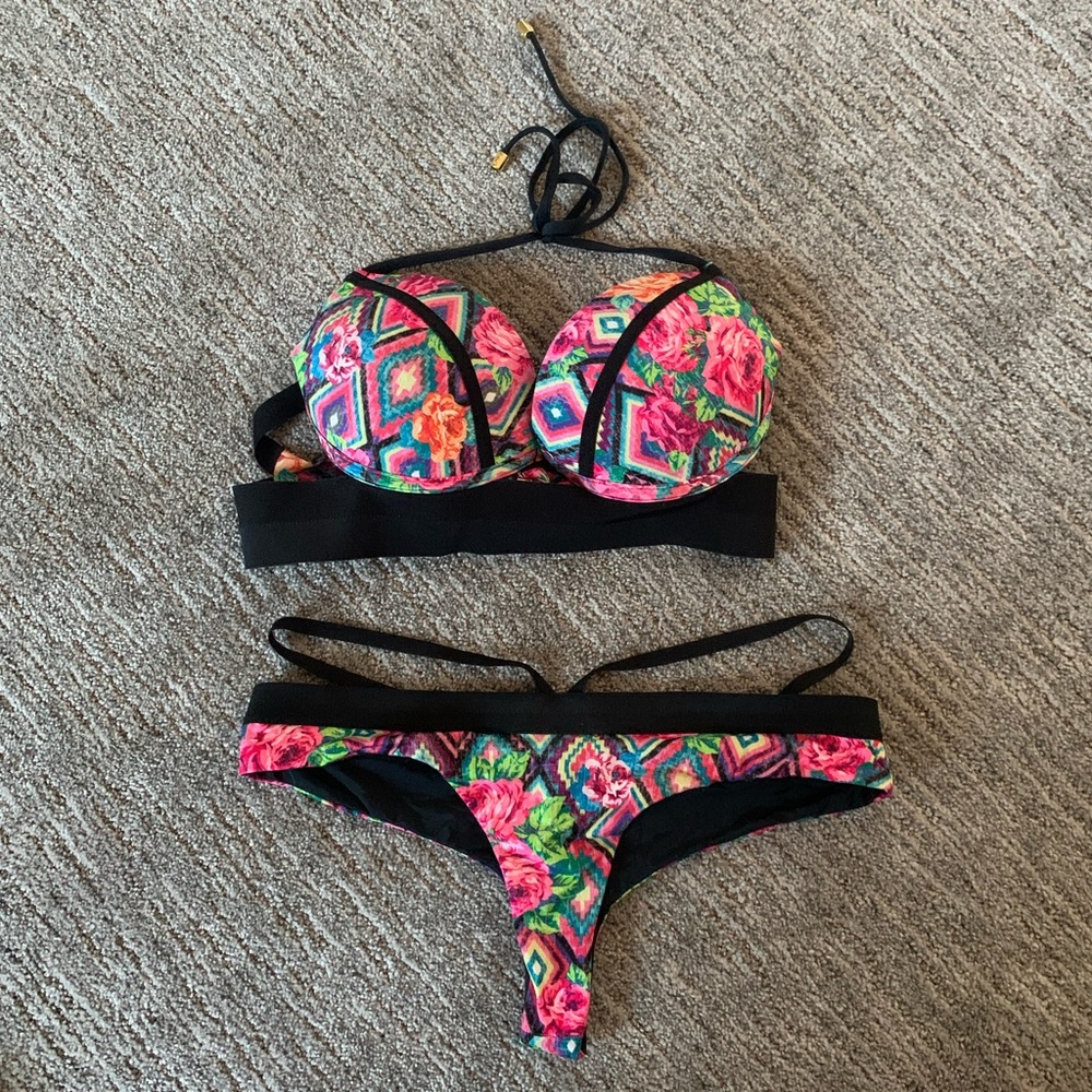 Beach Bunny floral Aztec set